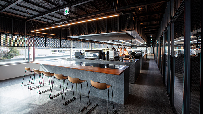 캐주얼 다이닝 레스토랑 내부 모습