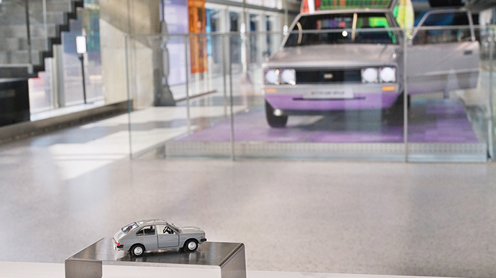 올드버전의 포니 미니어처와 실물 차량