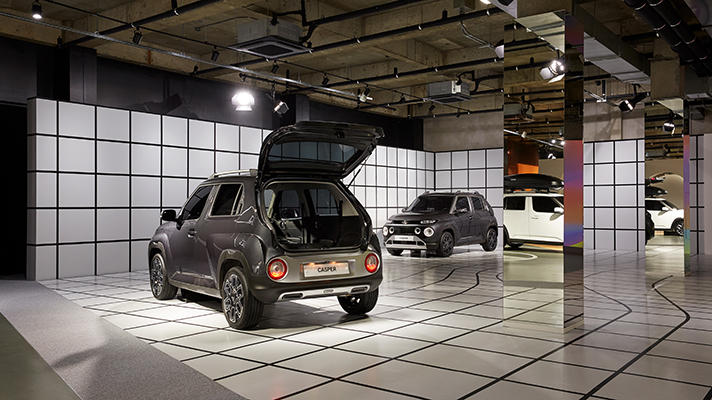 쇼룸에 전시된 캐스퍼 후측면