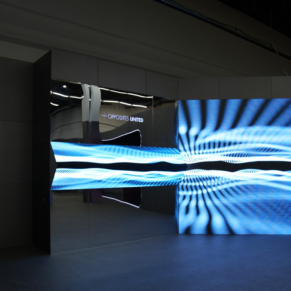 “DI Monument Display” 작품