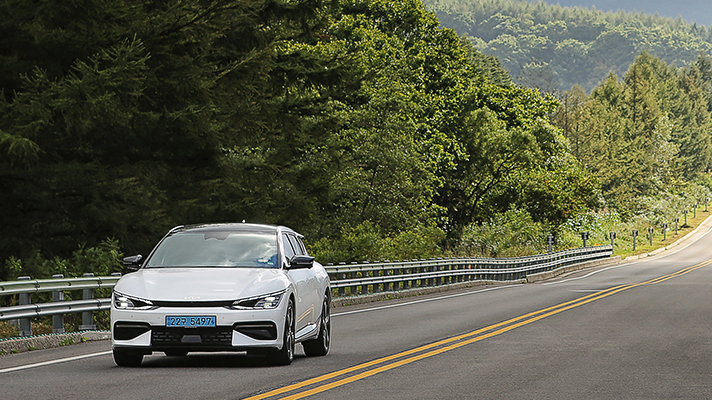 EV6 front view running on the road