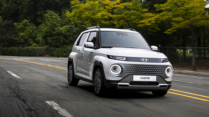 도로 위를 달리는 캐스퍼 전측면