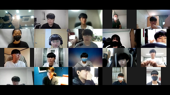 학생들의 비대면 수업 모습