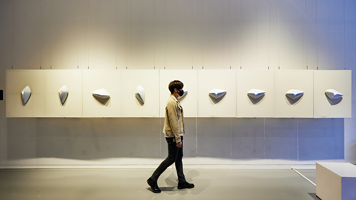 오너와 K9의 소통을 스피커로 승화한 작품