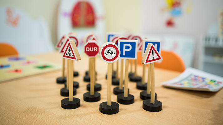 교통안전 표지판 학습 도구