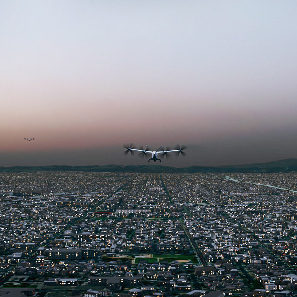 하늘을 날고 있는 AAM 모습-main