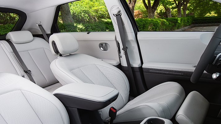 현대자동차 아이오닉 5 운전석 내부 모습