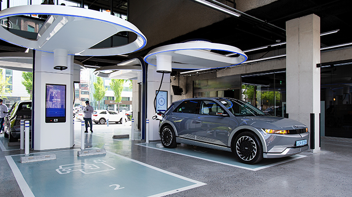 충전중인 현대자동차 아이오닉 5 모습