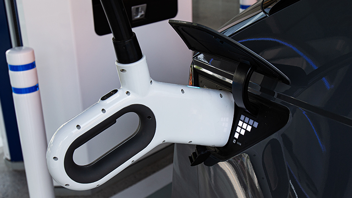 충전상태 나타나는 충전구를 포커스한 현대자동차 아이오닉 5 모습