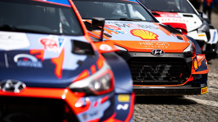 The image of racing cars standing side by side
