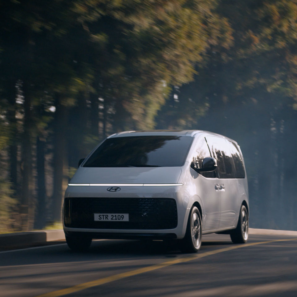 Hyundai staria premium 9 seater digital world premiere