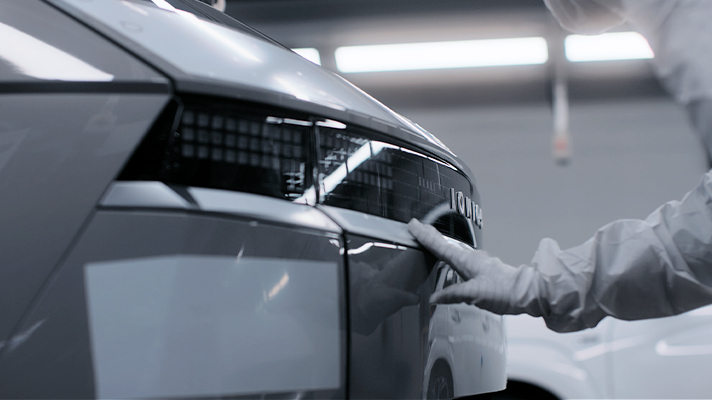 완성된 현대자동차 아이오닉 5 최종 품질 확인