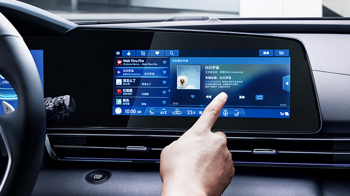 중국형 아반떼의 인포테인먼트 시스템 모습