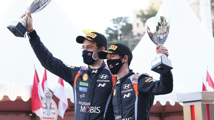 Thierry Neuville and co-driver Wydaeghe on podium