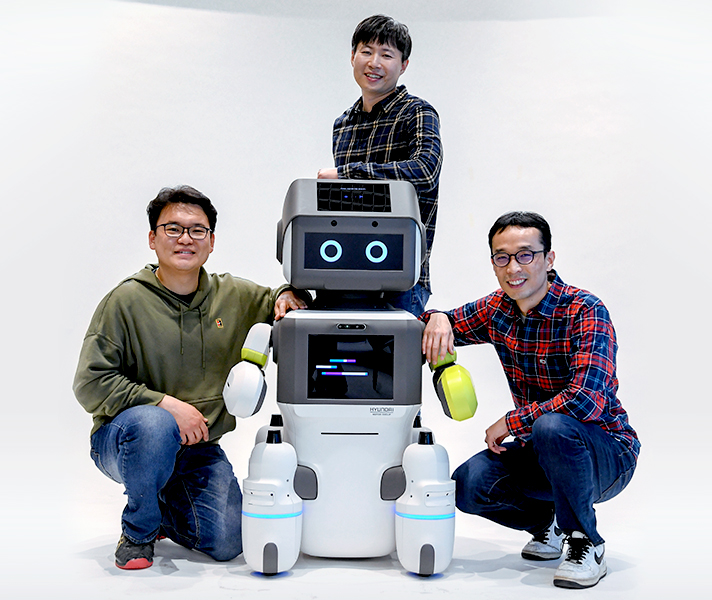 Hyundai service robot DAL-e with Robotics lab developers
