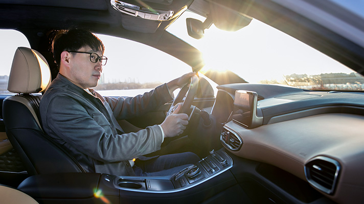 Cho Nam Woong drive Hyundai Santa Fe