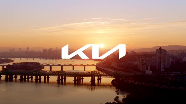 해뜨는 서울 한강을 배경으로 새로운 CI의 모습