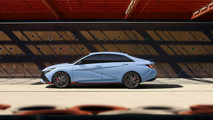 현대자동차 아반떼 N 측면