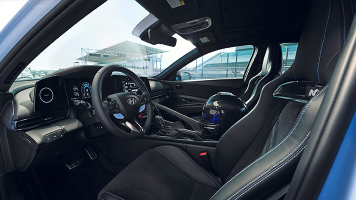 현대자동차 아반떼 N 인테리어
