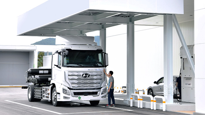 충전중인 수소전기트럭