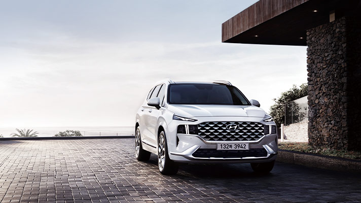 파격적인 모습으로 변한 싼타페의 정면 모습