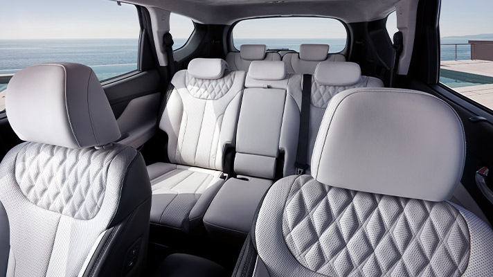 한층 여유로워진 싼타페 실내공간