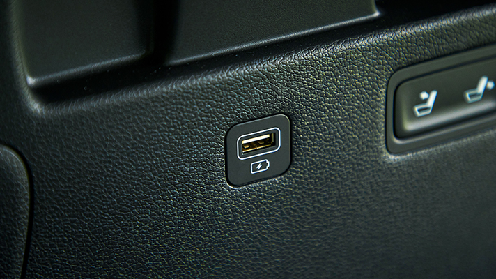 팰리세이드의 220V 인버터와 USB 충전 포트