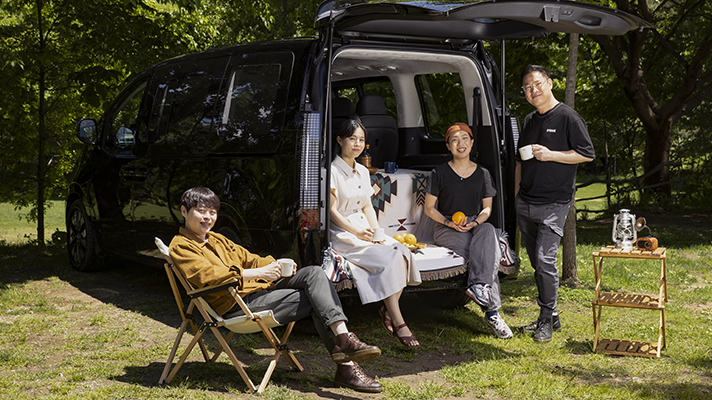 현대자동차 스타리아와 캠핑을 즐기는 현대자동차 연구원들