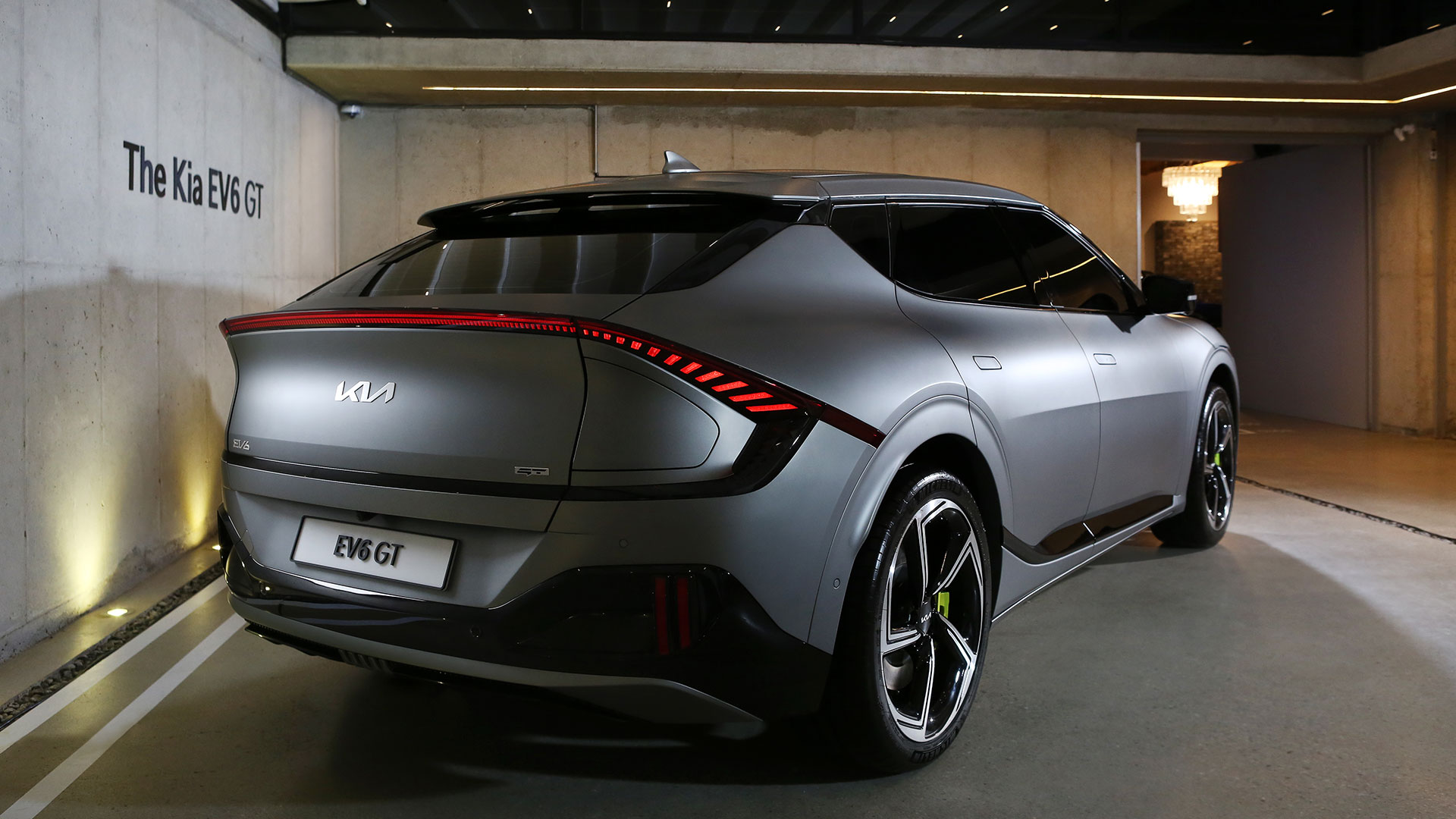 기아 EV6 GT 후면 앵글