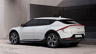 기아 EV6 GT 흰색 측면 앵글