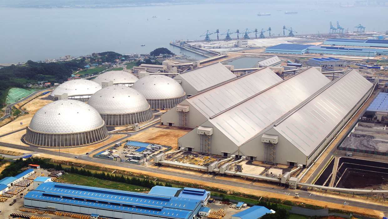 Dome-type, linear-type sealed raw material storage facility located at Hyundai Steel's Dangjin Works
