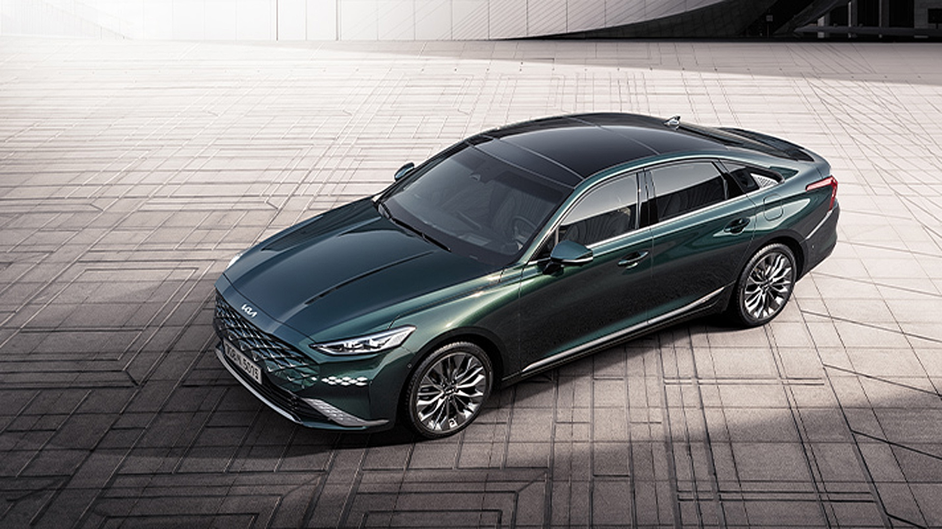 매혹적인 색감의 기아 K8 모습