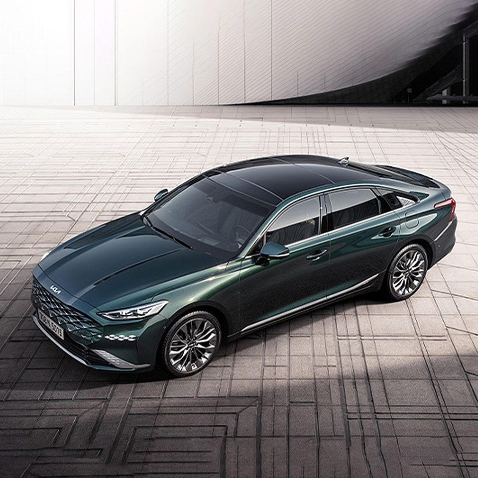 매혹적인 색감의 기아 K8 모습