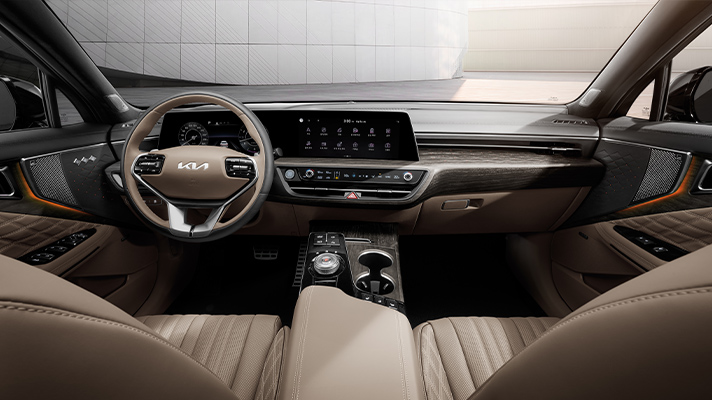 기아 K8 편안하고 고급스러운 인테리어 디자인 모습