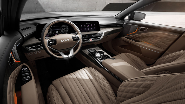 기아 K8 운전석 인테리어