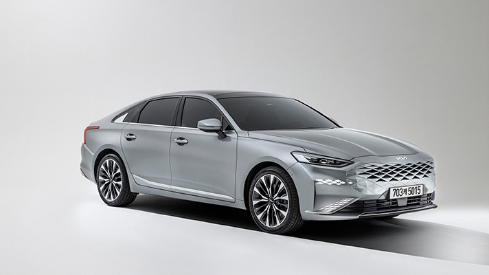 기아 K8 오른쪽 측면 앵글 뷰