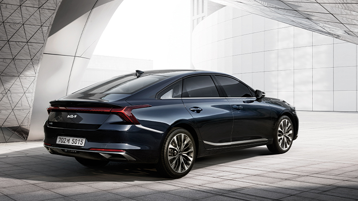 기아 K8 후면 앵글 뷰