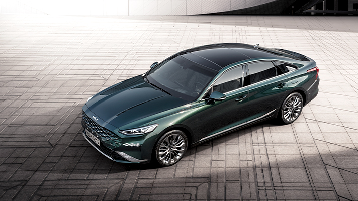 기아 K8 왼쪽 하이 앵글 뷰 모습