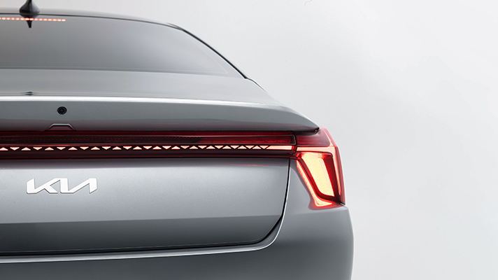 기아 K8 트렁크 리드