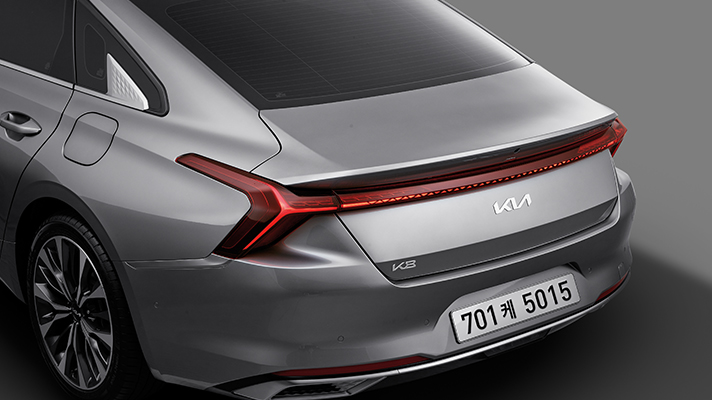 기아 K8 후면부 모습