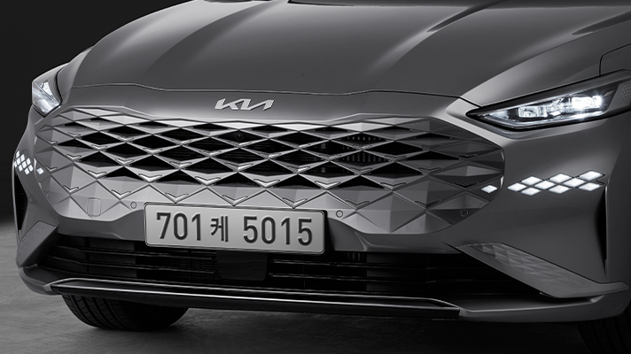 기아 K8 전면부 모습