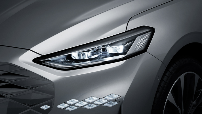 LED headlamp view of Kia K8