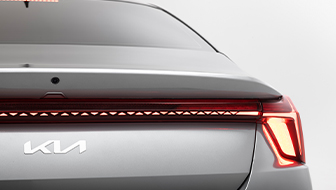 Focus on the Kia K8 trunk lid