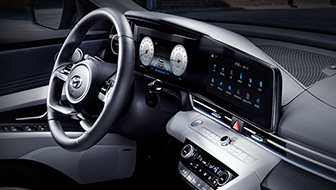 아반떼의 클러스터와 AVNT 디스플레이