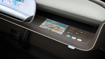 대시보드에 삽입된 디스플레이와 콘트롤러