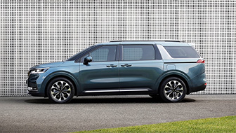 4세대 카니발의 측면 뷰