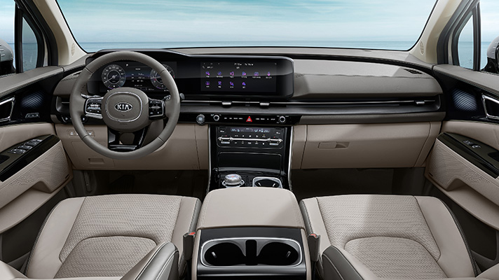 4세대 카니발의 내부