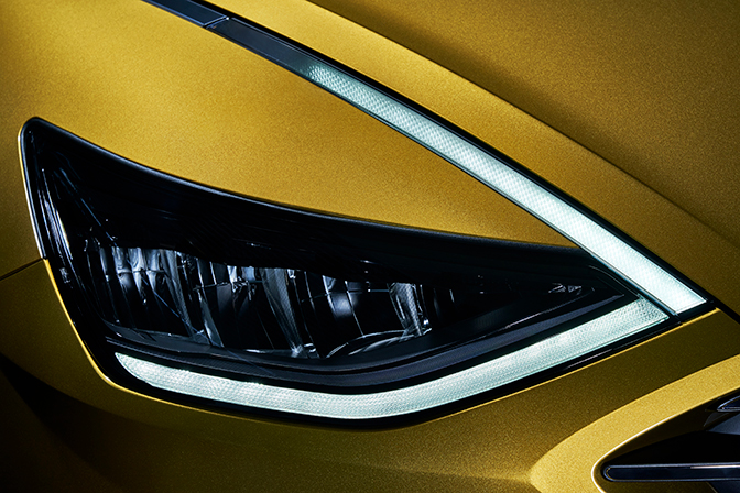 레이저 컷팅된 쏘나타 히든라이팅 램프의 모습