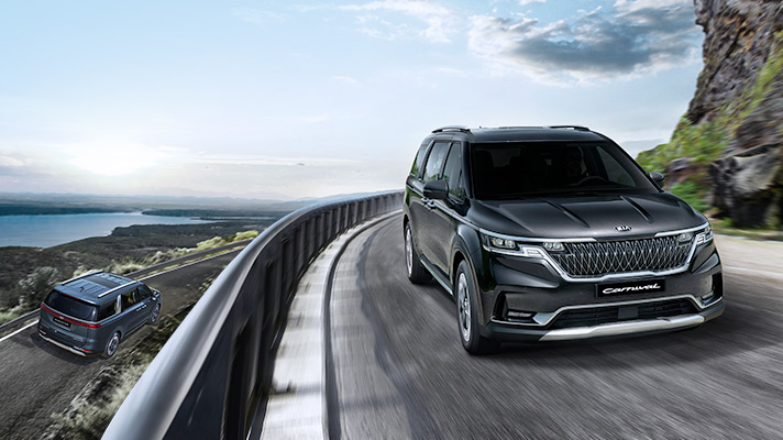 도로 위를 달리는 4세대 카니발