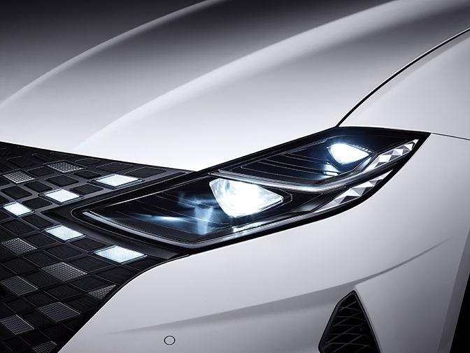 Front Angle view of Hyundai Grandeur with LED headlamps on